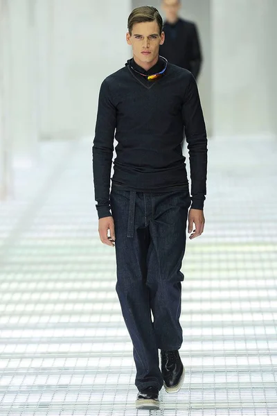 Look 15